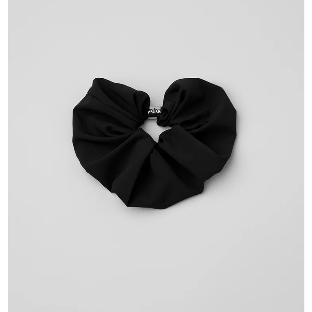 Adorable oversized Alo scrunchie